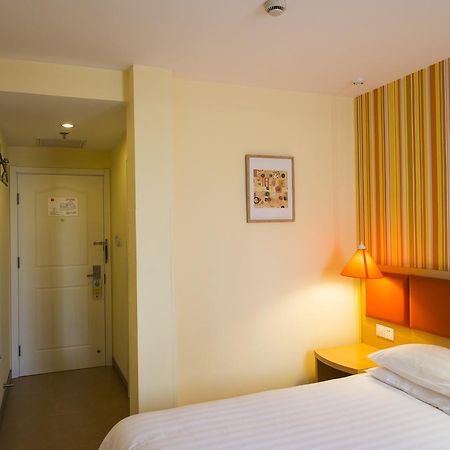 Home Inn Shanghai Century Park 외부 사진