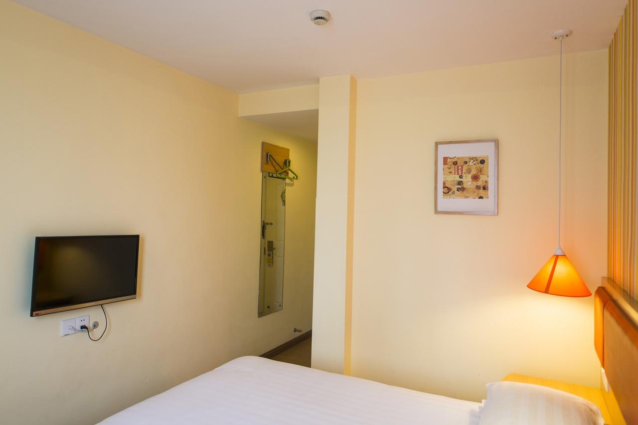 Home Inn Shanghai Century Park 외부 사진