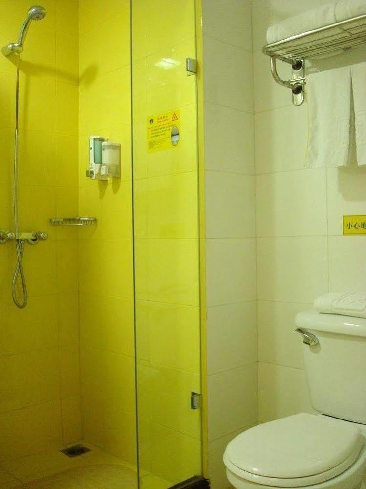 Home Inn Shanghai Century Park 외부 사진
