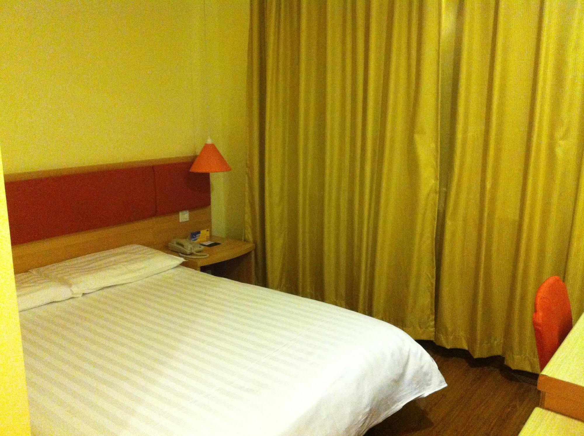 Home Inn Shanghai Century Park 외부 사진